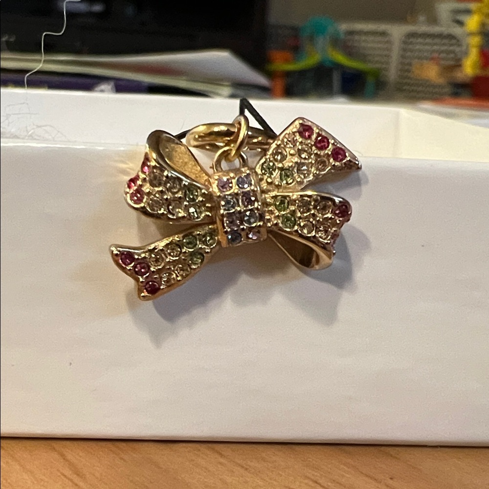 NWT Coach Gold Chain Bracelet with Bow Accent - Picture 3 of 4